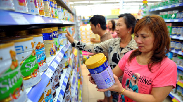 [-]Giá[-]sữa[-]nguyên[-]liệu[-]giảm[-]mạnh,[-]doanh[-]nghiệp[-]sữa[-]vẫn[-]"bình[-]chân"